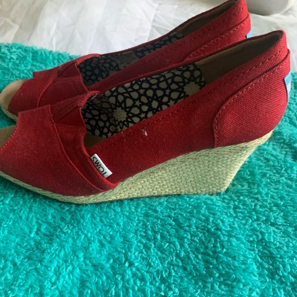TOMS Calypso Red Canvas Espadrille Wedges size 9 - Picture 2 of 4